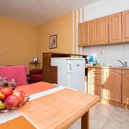 Apartment Ruhiges Mit Terrasse In Strandnaehe Zadar