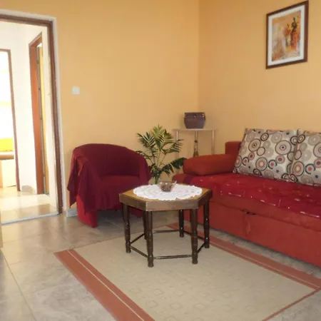Ruhiges Mit Terrasse In Strandnaehe Apartamento Zadar