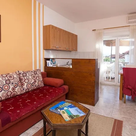 Apartment Ruhiges Mit Terrasse In Strandnaehe Zadar
