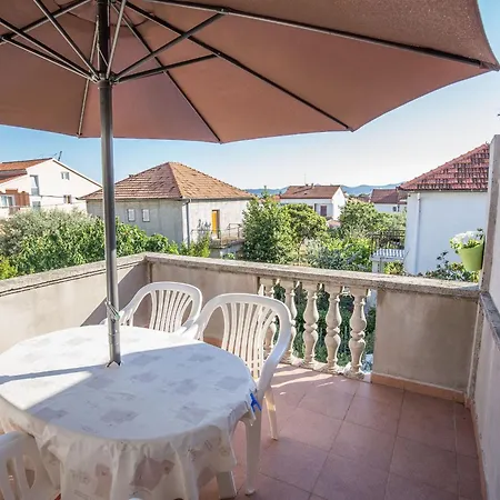 Ruhiges Mit Terrasse In Strandnaehe