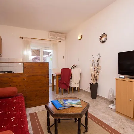 Apartment Ruhiges Mit Terrasse In Strandnaehe