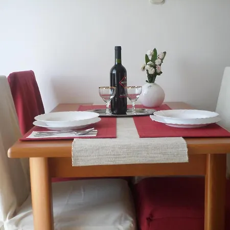 Apartamento Ruhiges Mit Terrasse In Strandnaehe Zadar